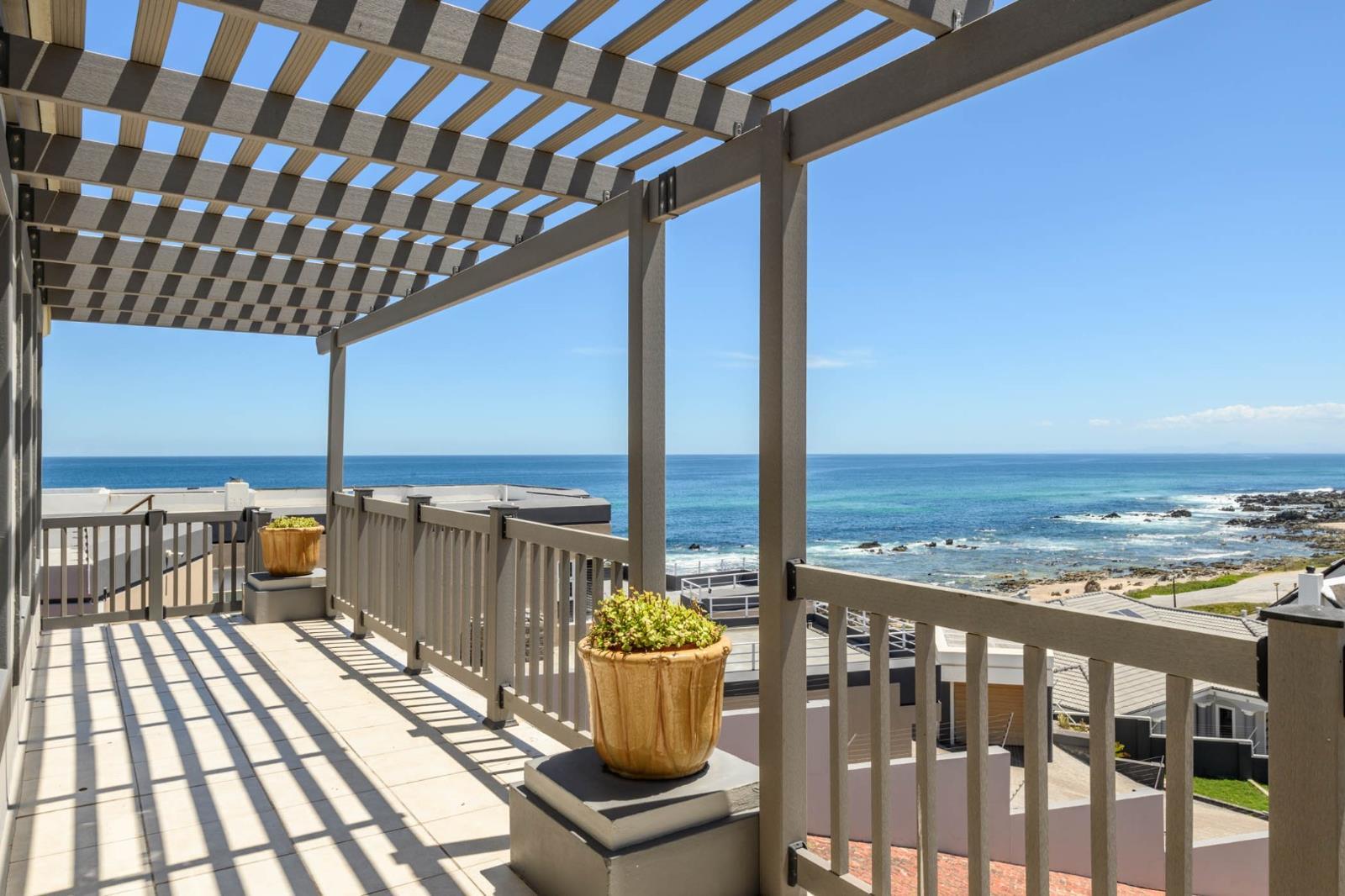 5 Bedroom House in Beachview