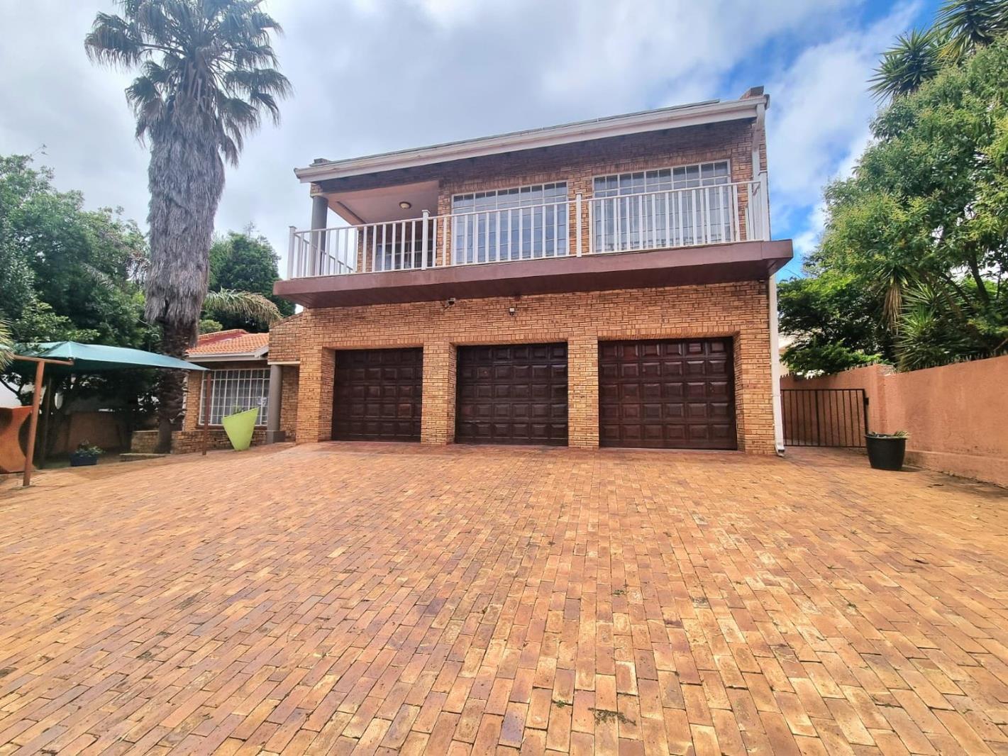 4 Bedroom House in Noordheuwel