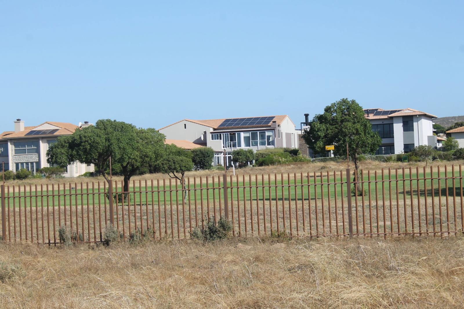 839 m² Land available in Country Club