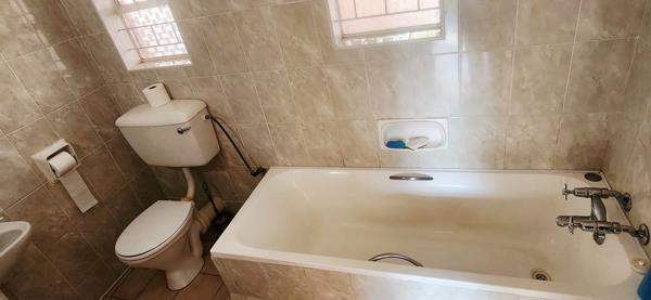 4 Bedroom House in Heuwelsig