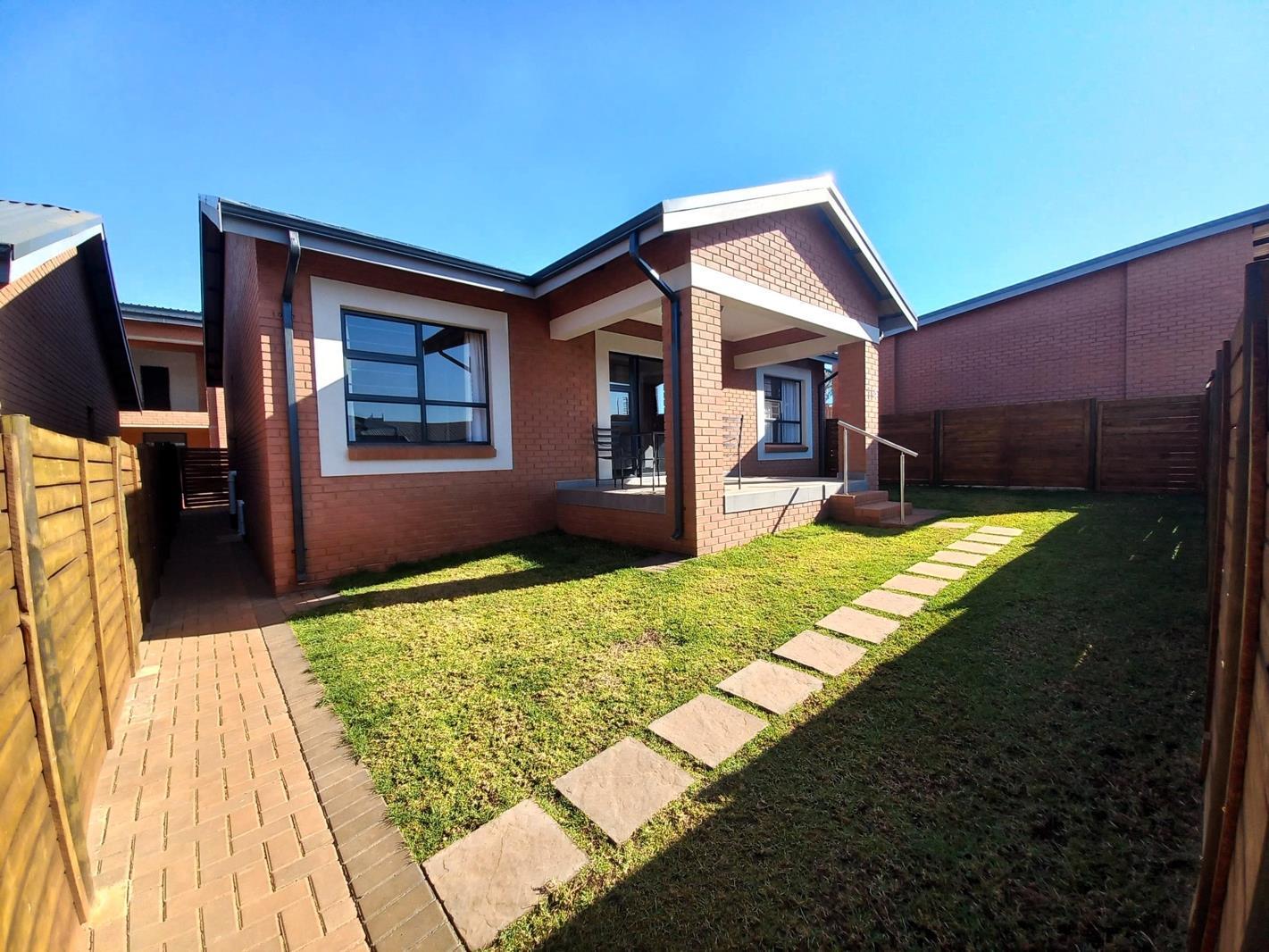 3 Bedroom Simplex in Brookehaven