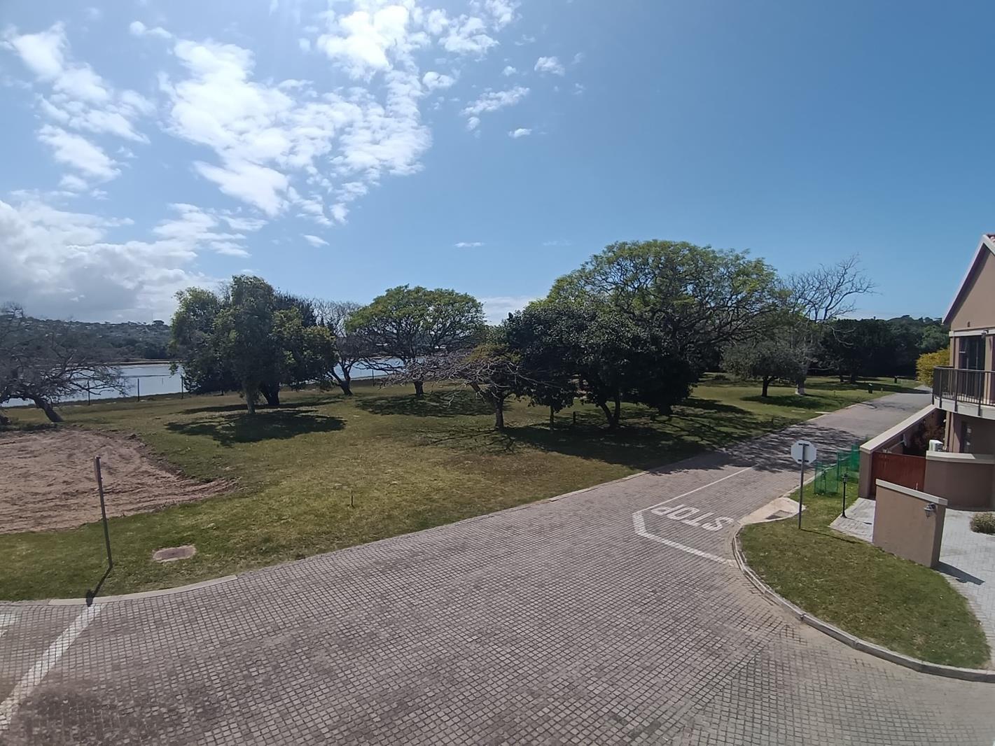 907 m² Land available in West Bank