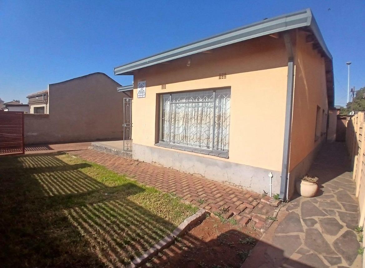 3 Bedroom House in Katlehong South