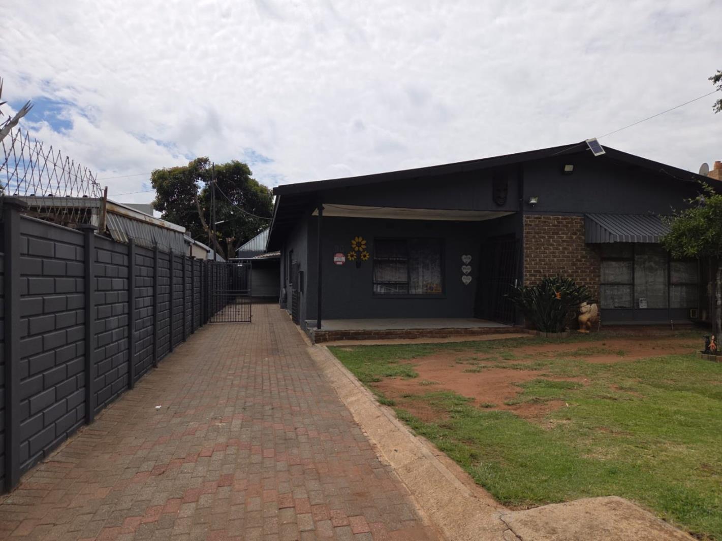 3 Bedroom House in Krugersdorp North