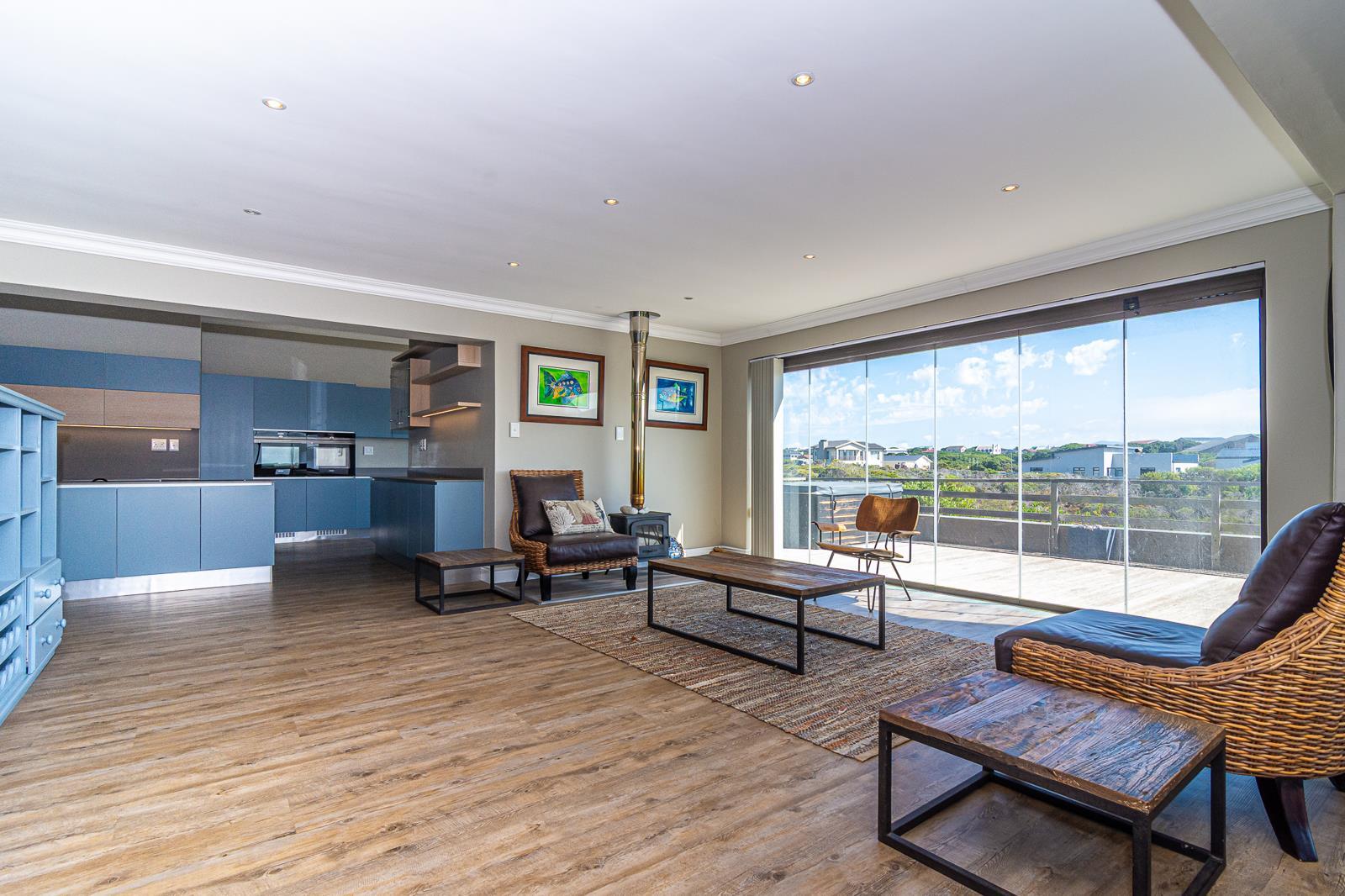 4 Bedroom House in Kleinbaai