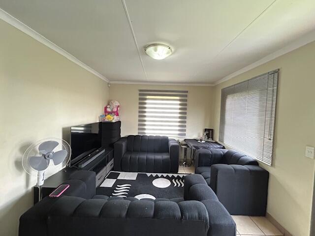 3 Bedroom House in Thatch Hill Estate