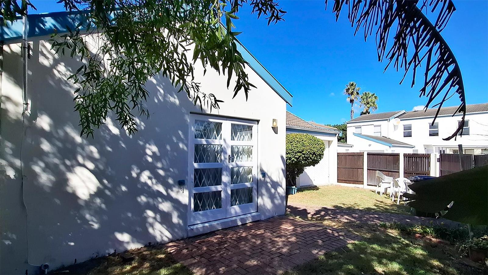 3 Bedroom Townhouse in Bergvliet