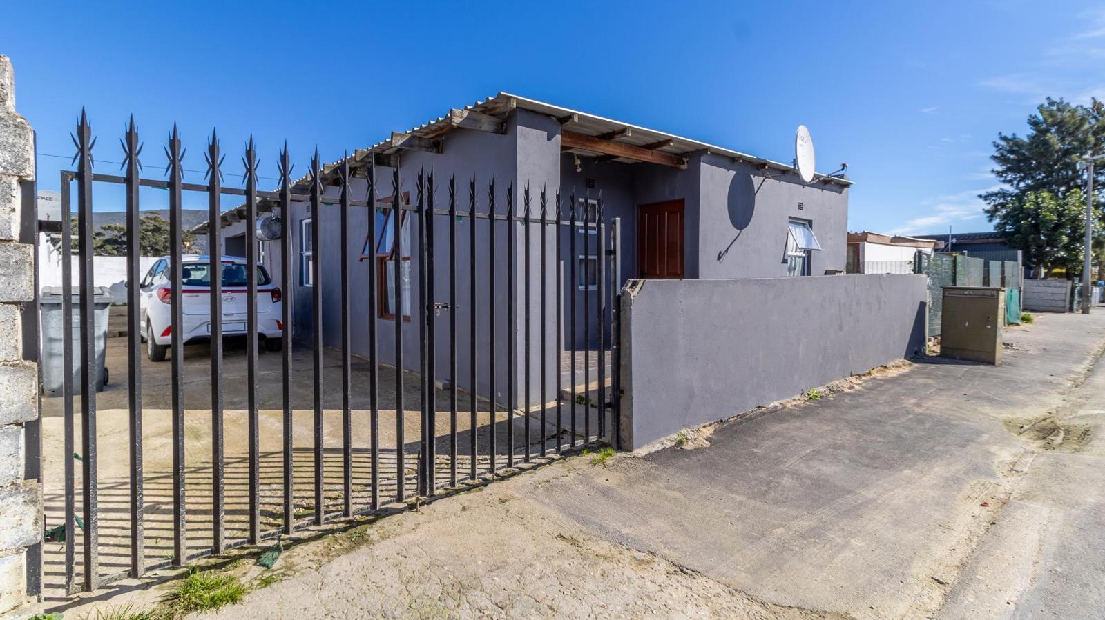 3 Bedroom House in Groenheuwel