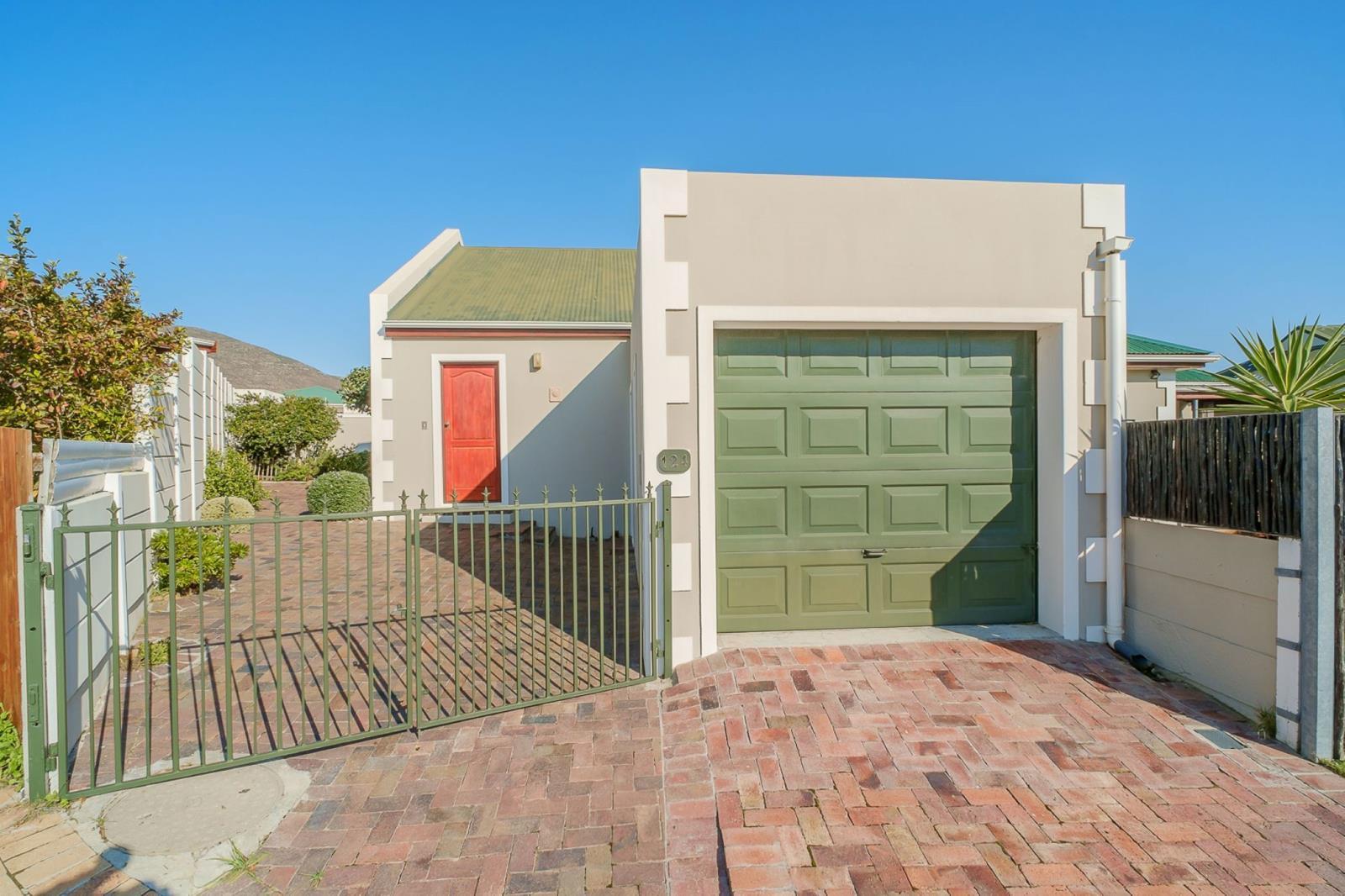 2 Bedroom House in Fish Hoek