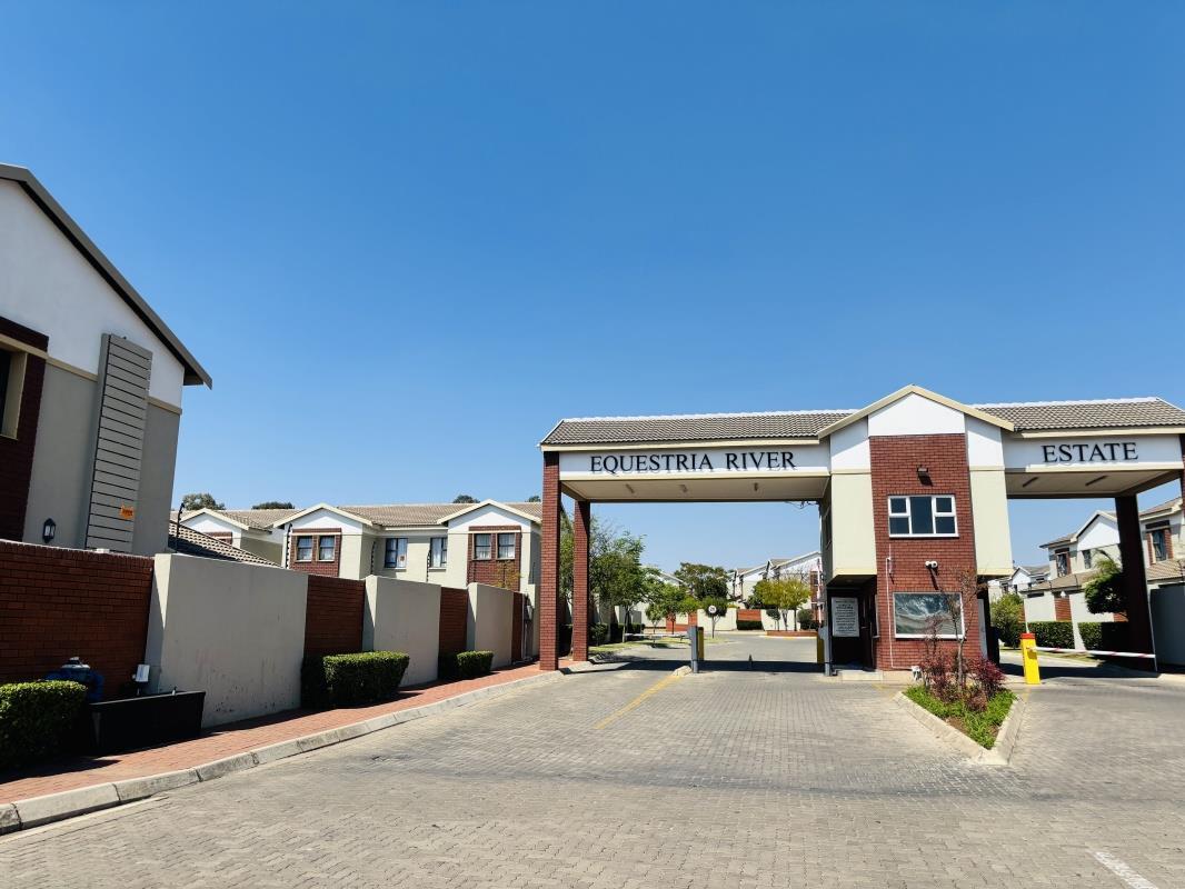 4 Bedroom Townhouse in Equestria