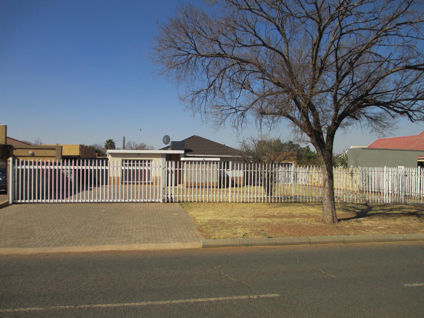 1 Bedroom Garden Cottage in Vanderbijlpark CE2