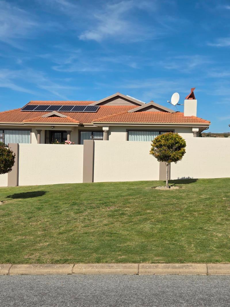 3 Bedroom House in Hartenbos Heuwels
