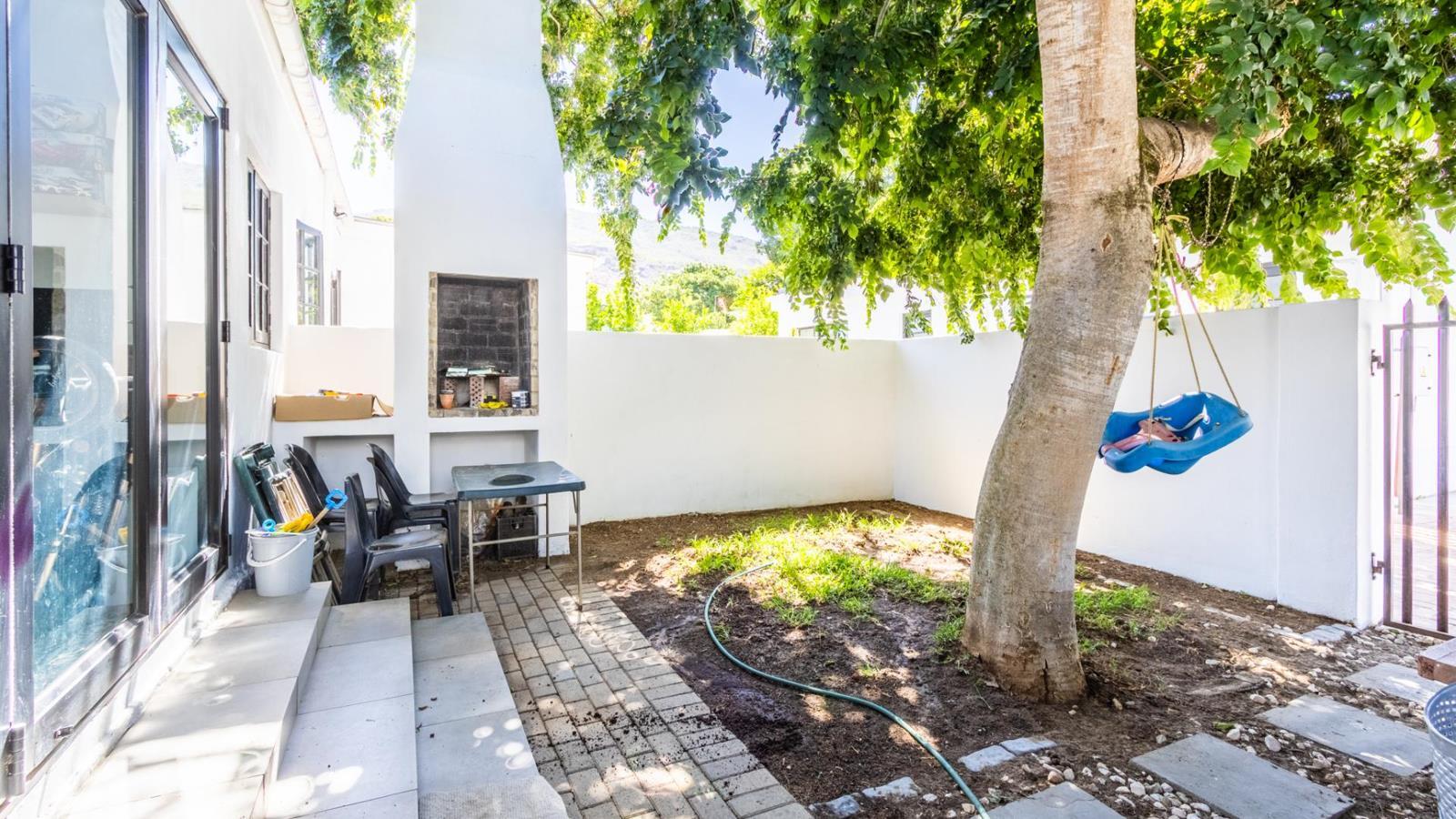 2 Bedroom Flat in Paarl Central East