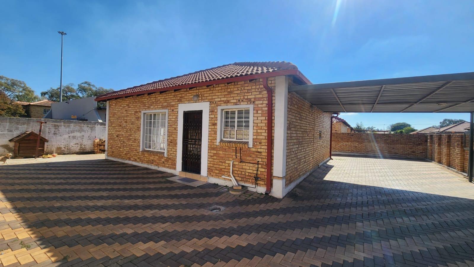 2 Bedroom Townhouse in Robin Park