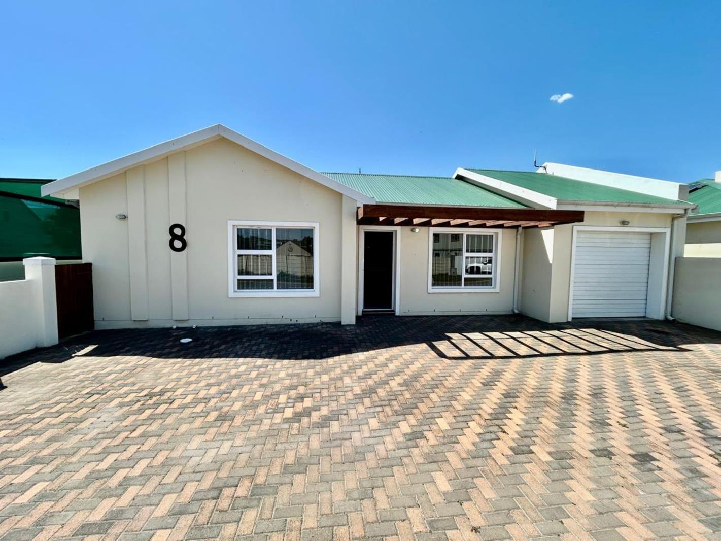 2 Bedroom House in Stilbaai Wes