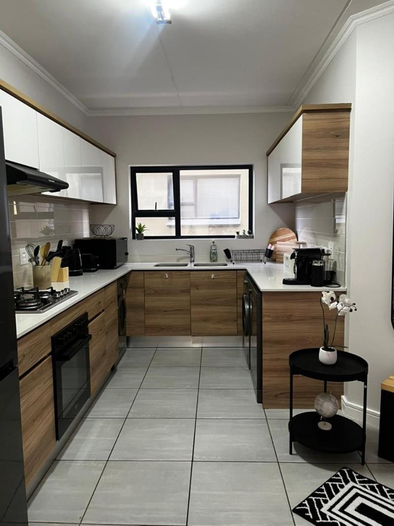 3 Bedroom Apartment in Waterfall
