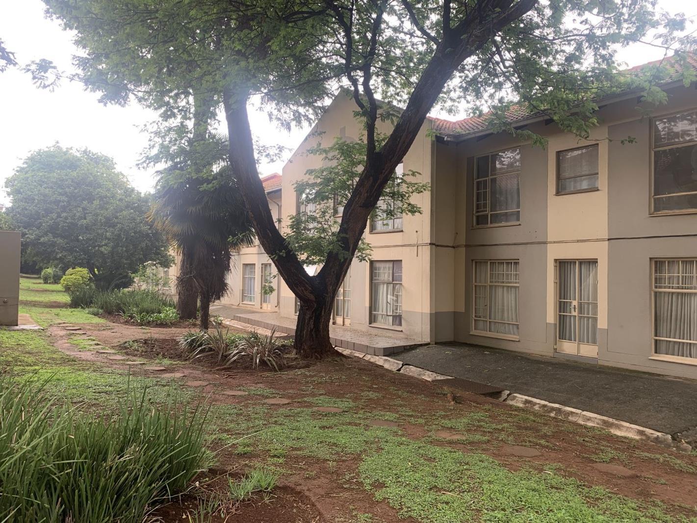 2 Bedroom Apartment in Die Hoewes
