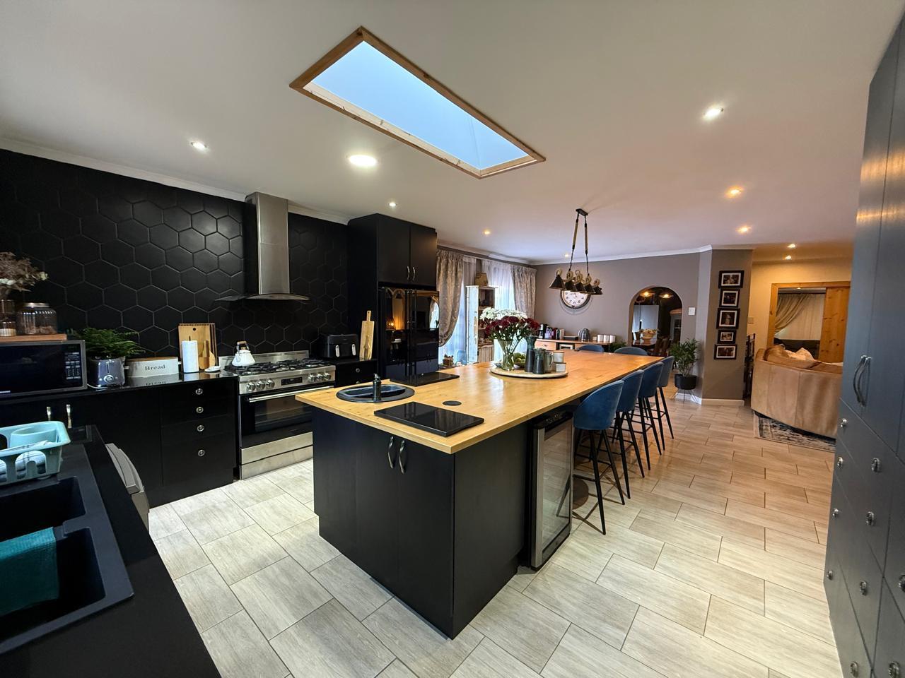 4 Bedroom House in Sherwood and surrounds