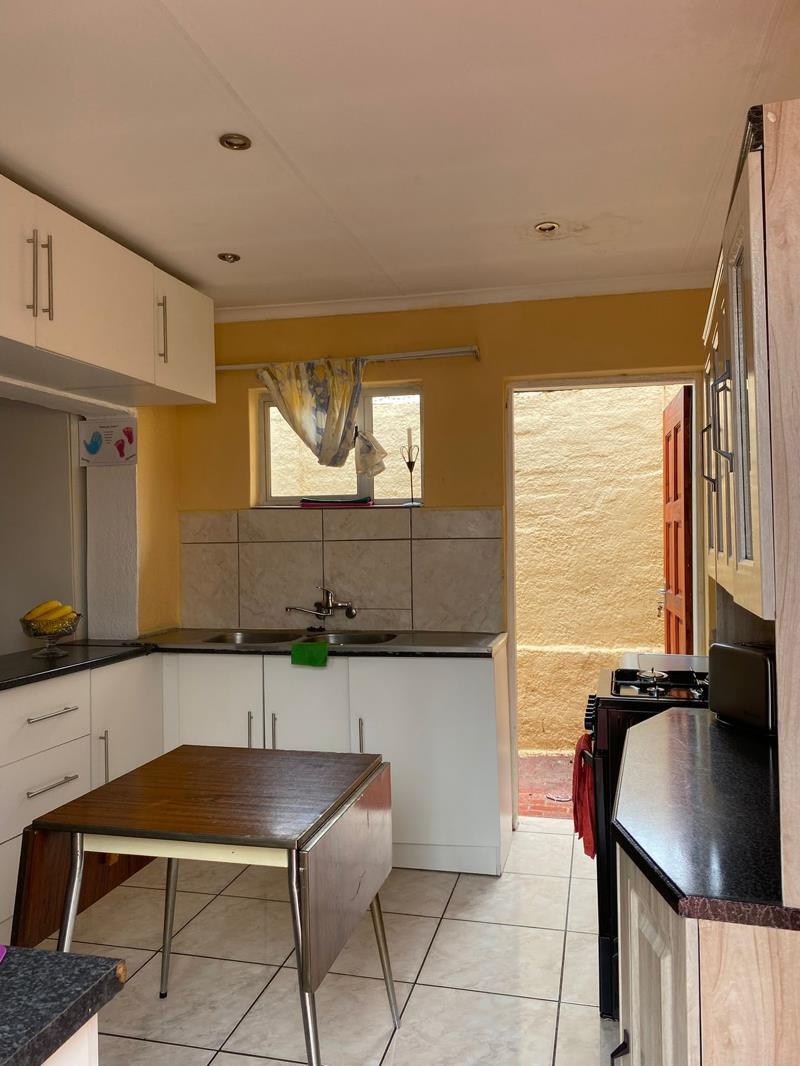 Studio Apartment in Bosmont