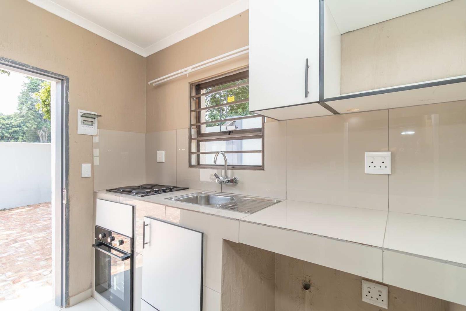 1 Bedroom Garden Cottage in Hurlingham Manor