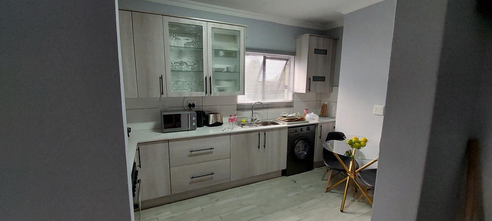 1 Bedroom Apartment in Rembrandt Ridge