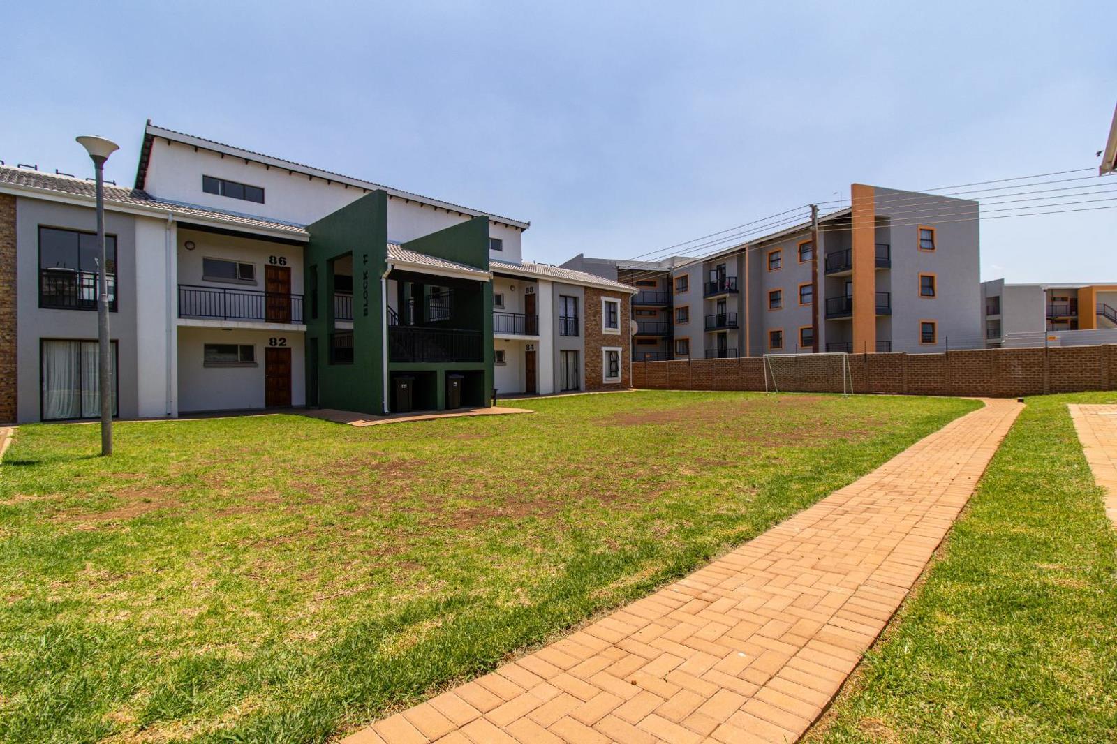 1 Bedroom Townhouse in Protea Glen
