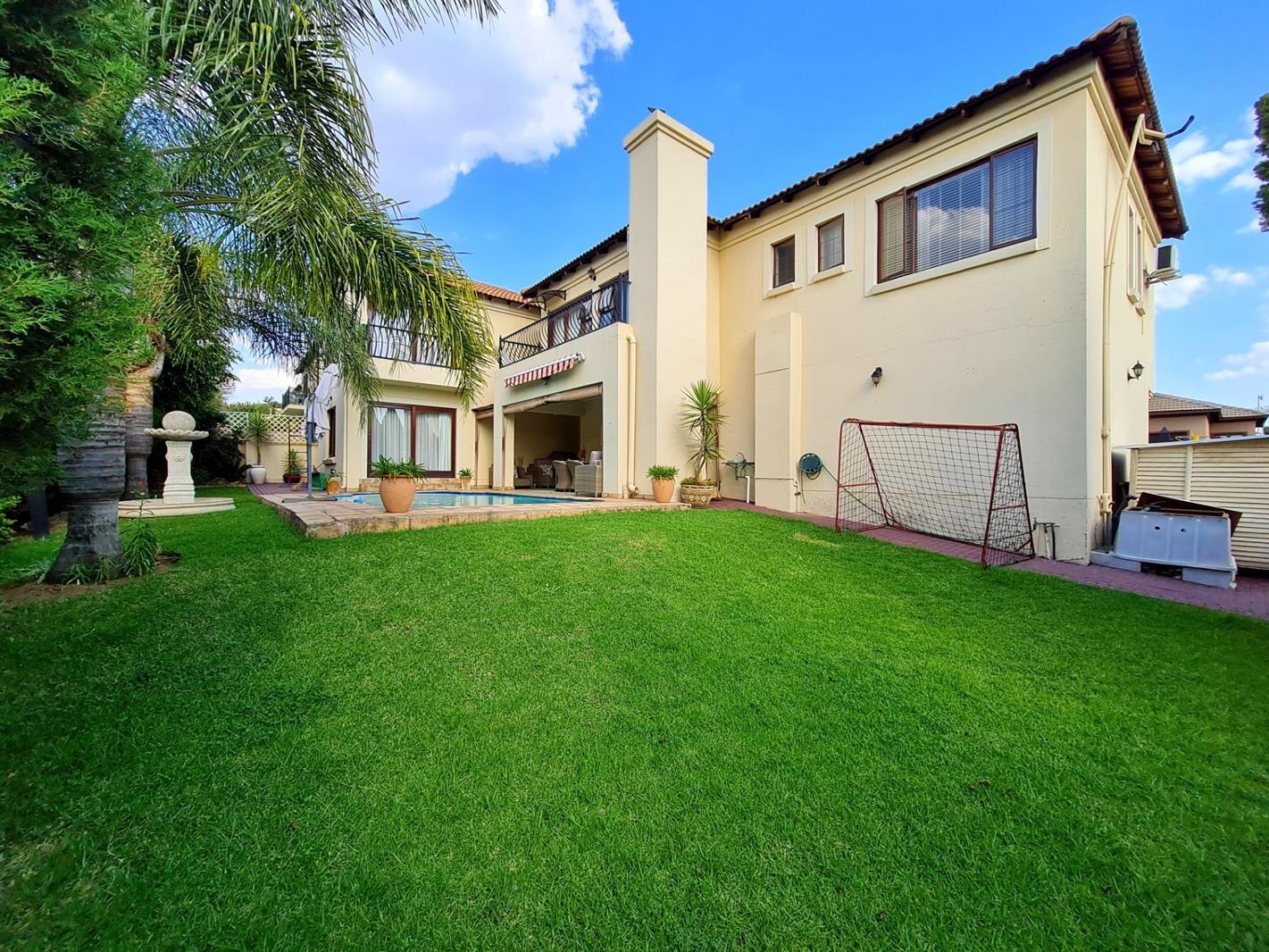 5 Bedroom House in Amberfield Manor