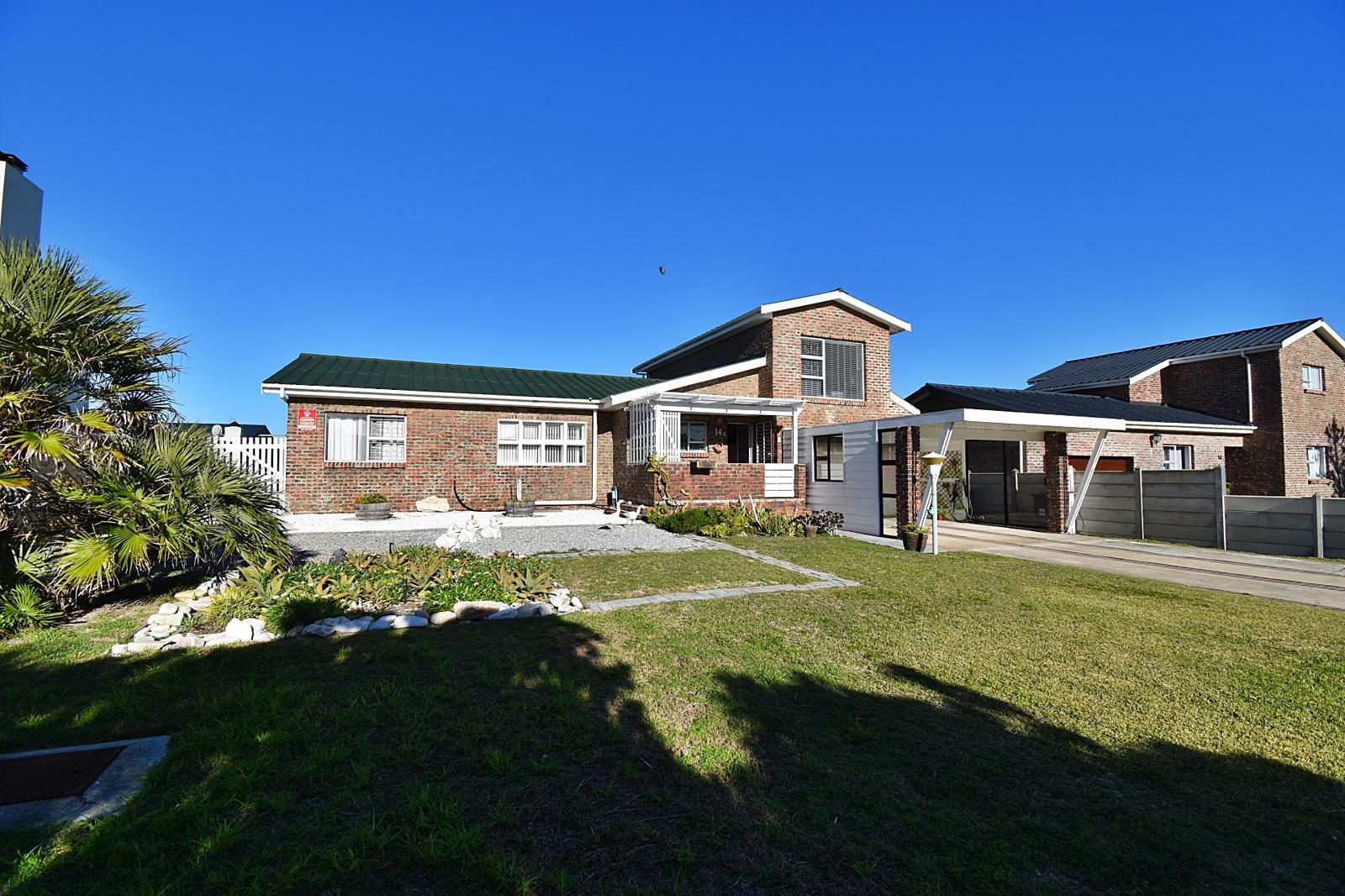 4 Bedroom House in Struisbaai