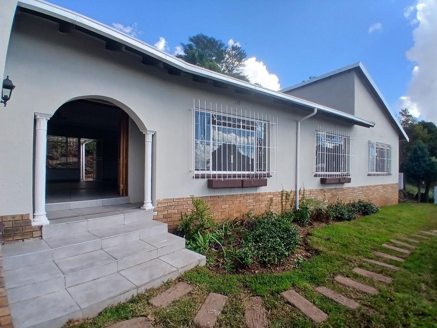 4 Bedroom House in Roodekrans