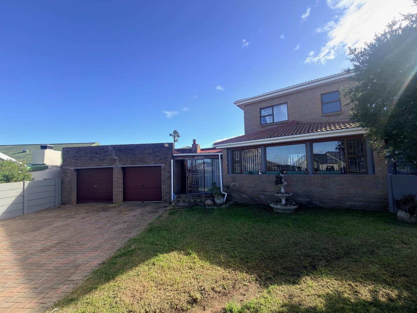 5 Bedroom House in Dana Bay