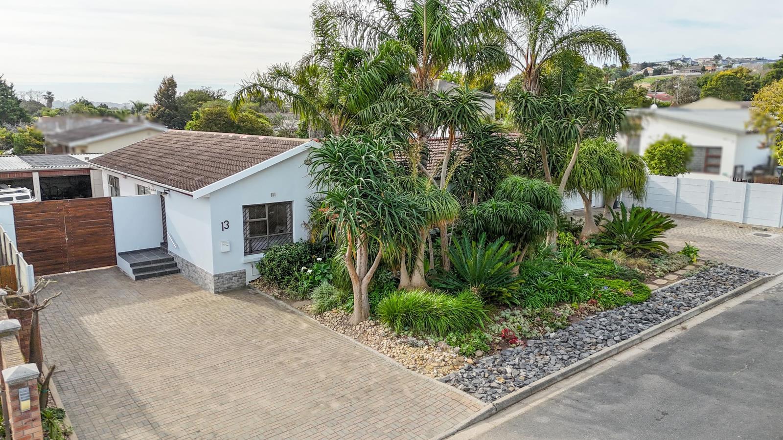 4 Bedroom House in Protea Heights