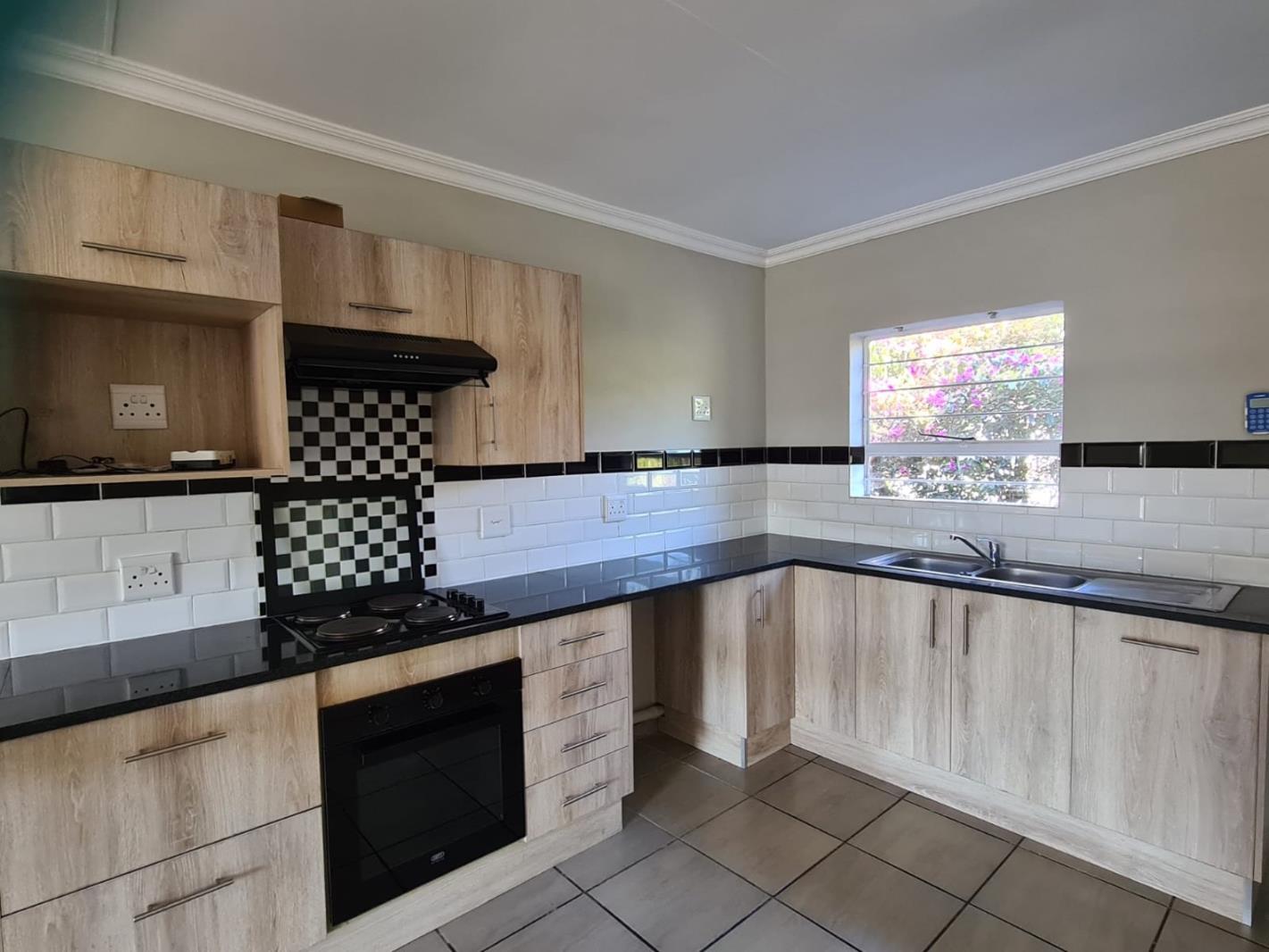 2 Bedroom Apartment in Roodekrans