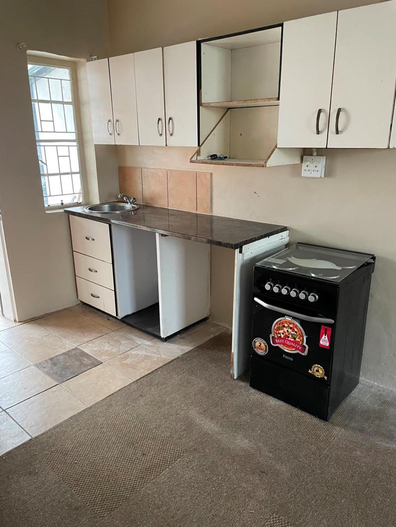 1 Bedroom Garden Cottage in Westdene