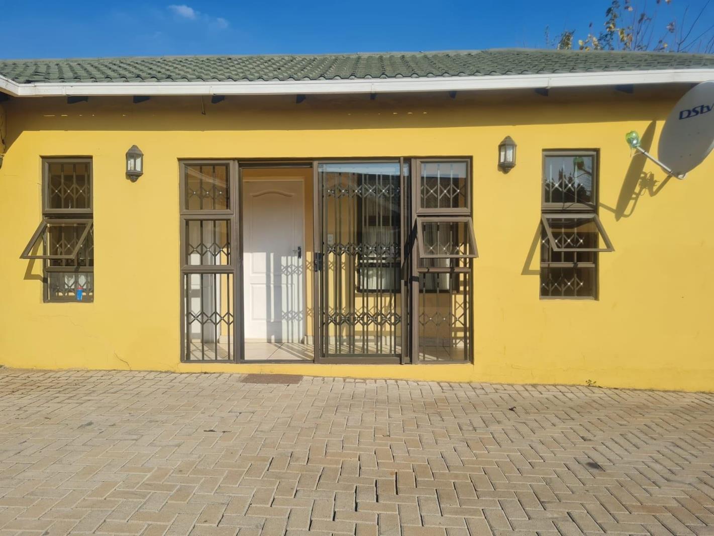 2 Bedroom Garden Cottage in Klippoortjie