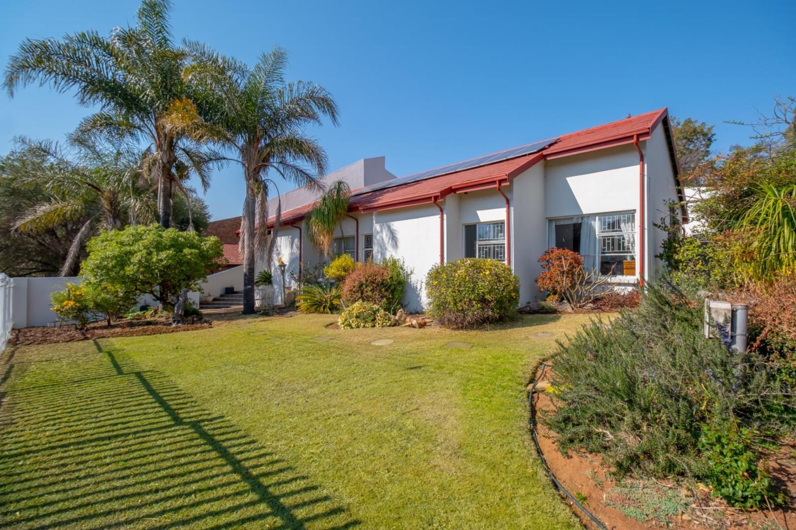 4 Bedroom House in Overkruin
