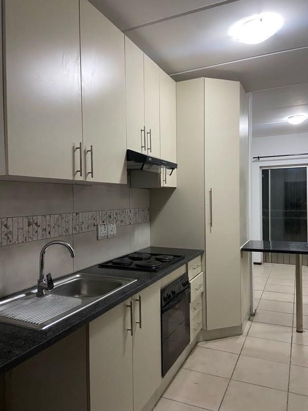 Bachelor apartment in North Riding AH