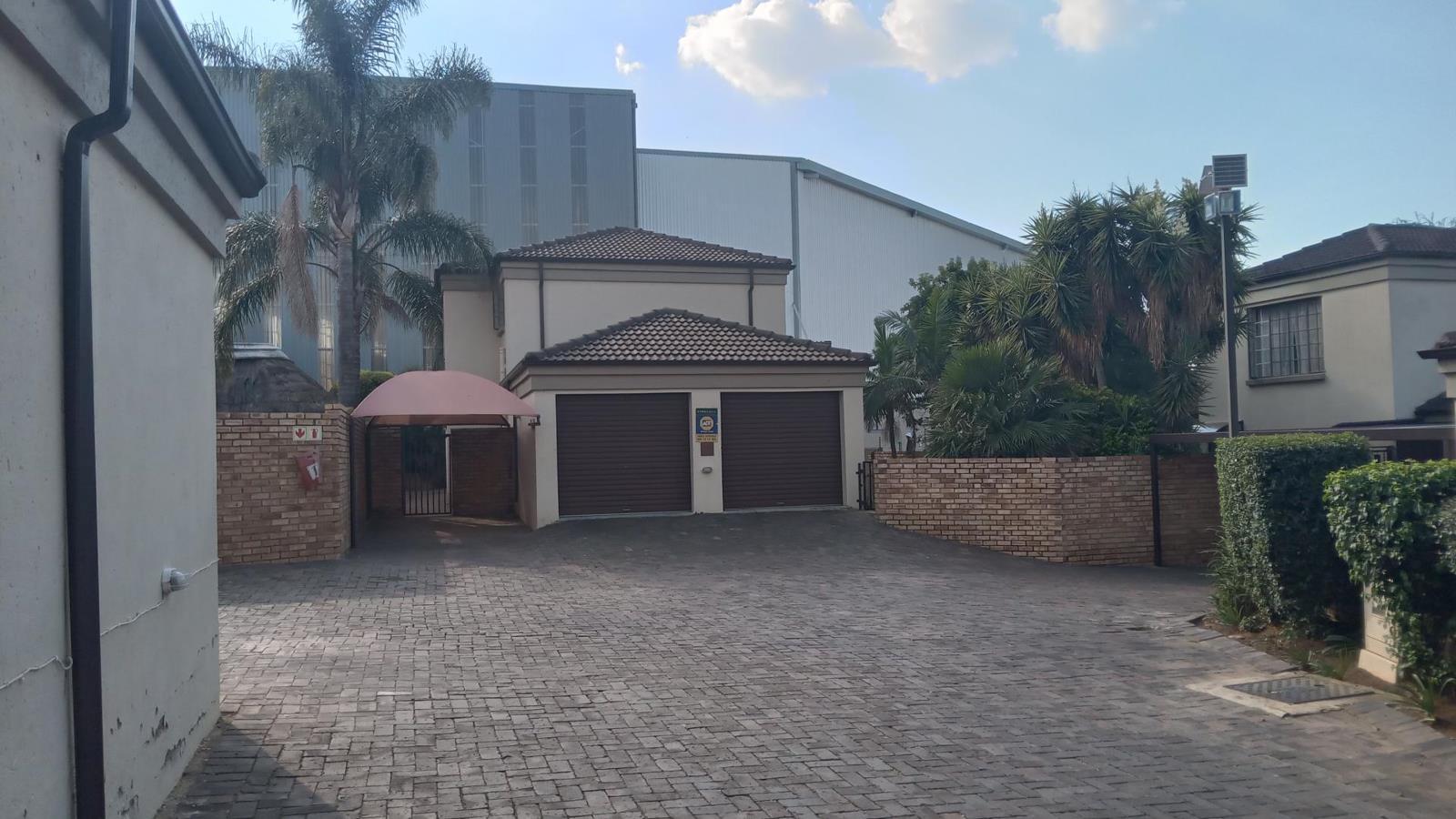 3 Bedroom Cluster in Ruimsig