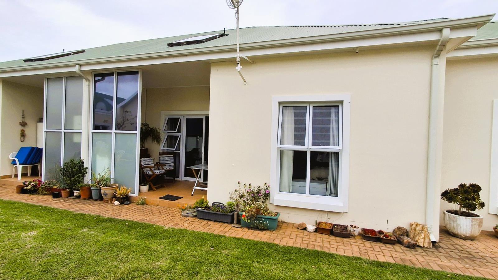 2 Bedroom Apartment in Stilbaai Wes