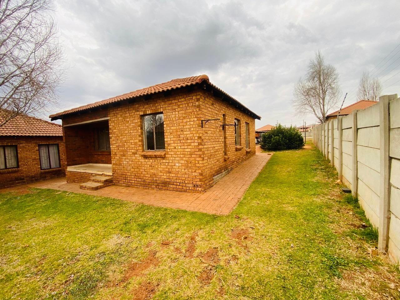 3 Bedroom Townhouse in Protea Glen