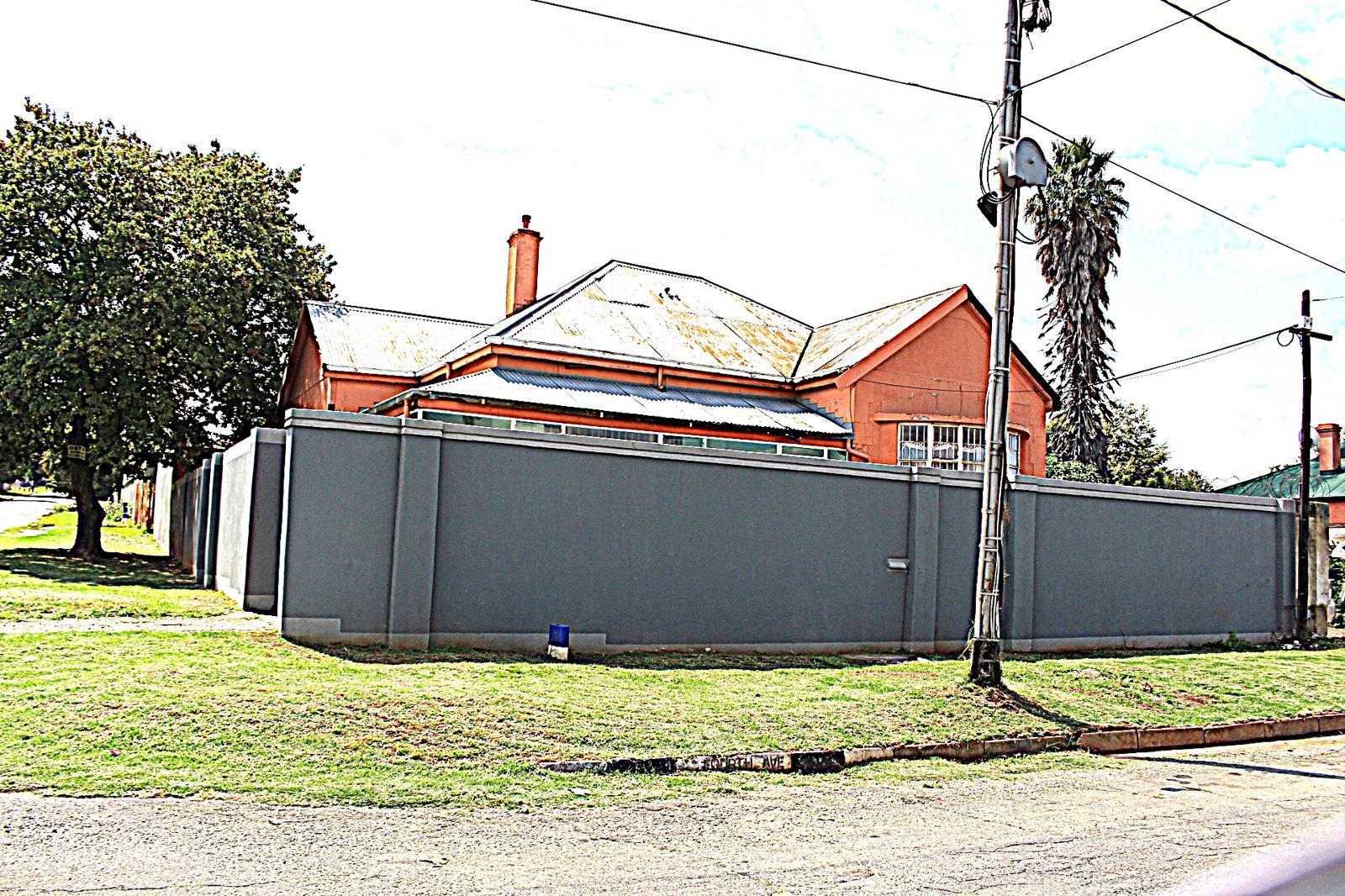 10 Bedroom House in Roodepoort North