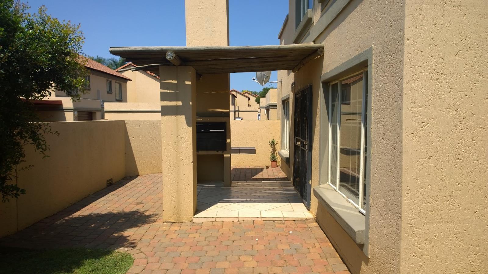 Bachelor apartment in Willow Park Manor