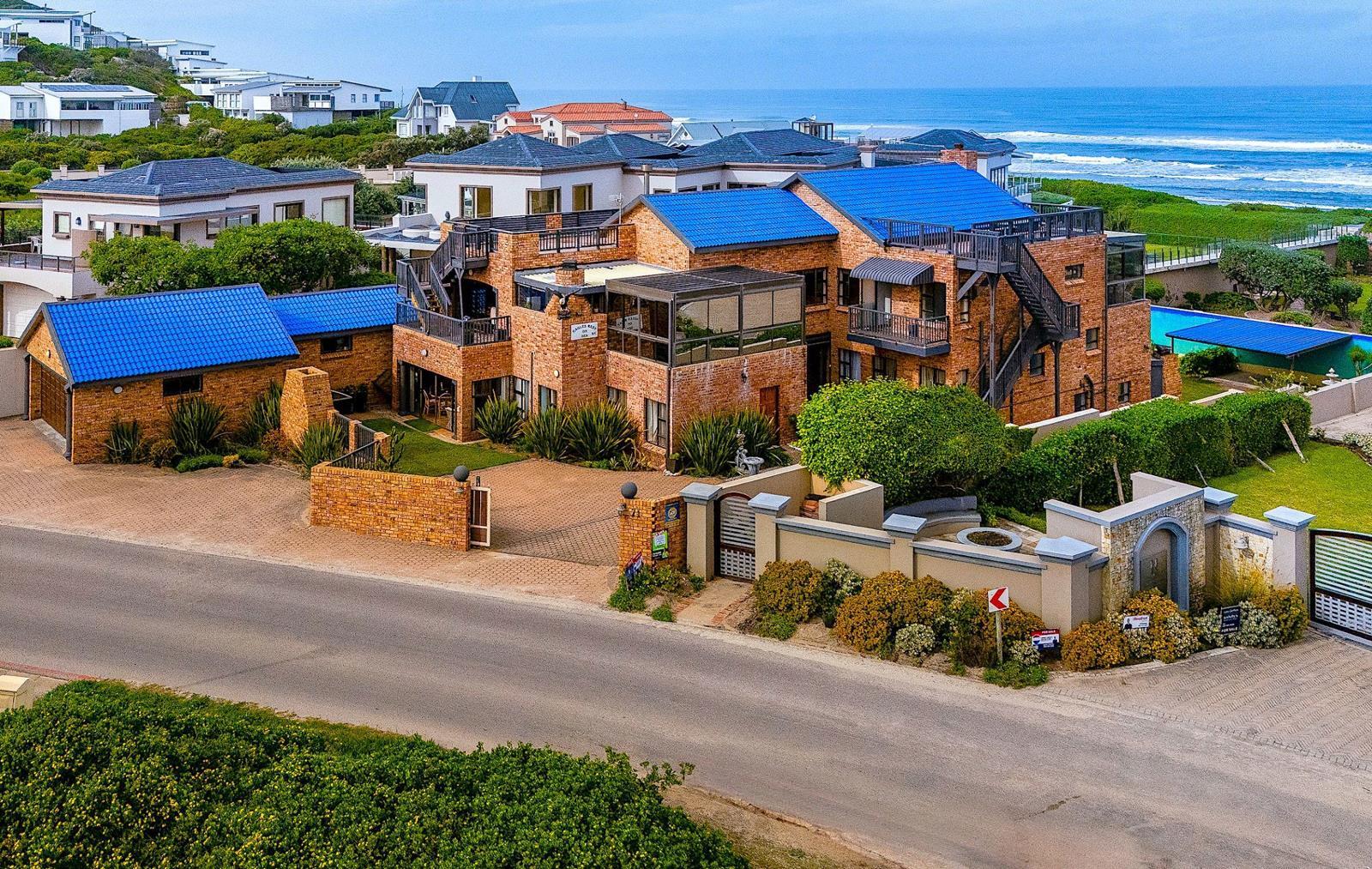 5 Bedroom House in Myoli Beach
