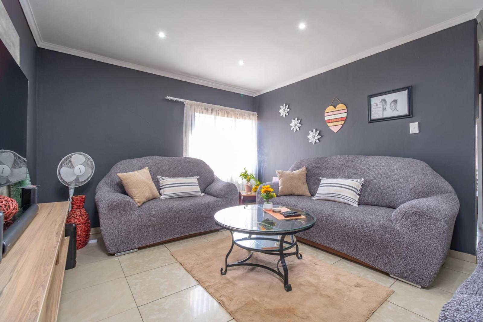 2 Bedroom Apartment in Eldorado Park