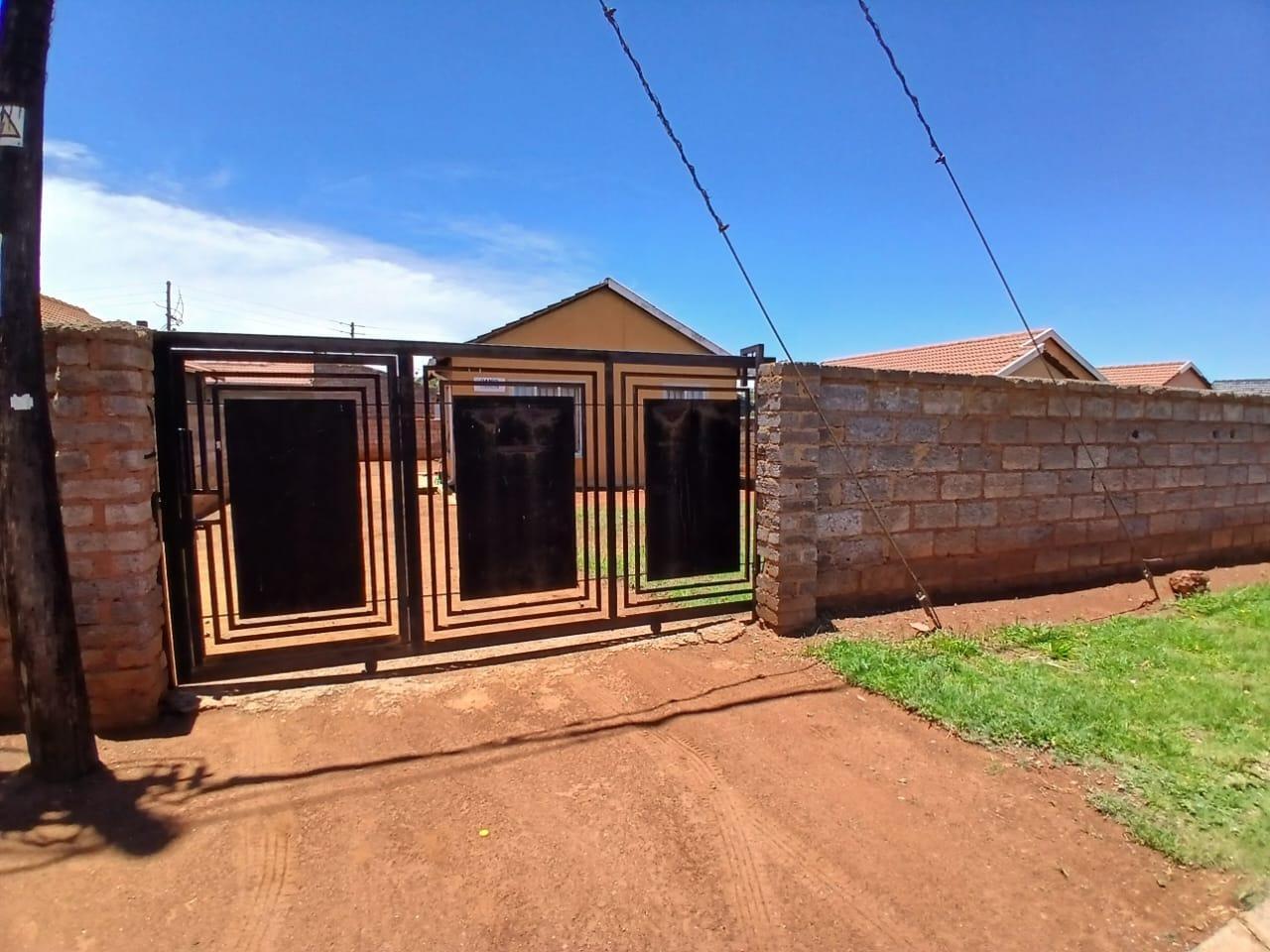 2 Bedroom House in Protea Glen