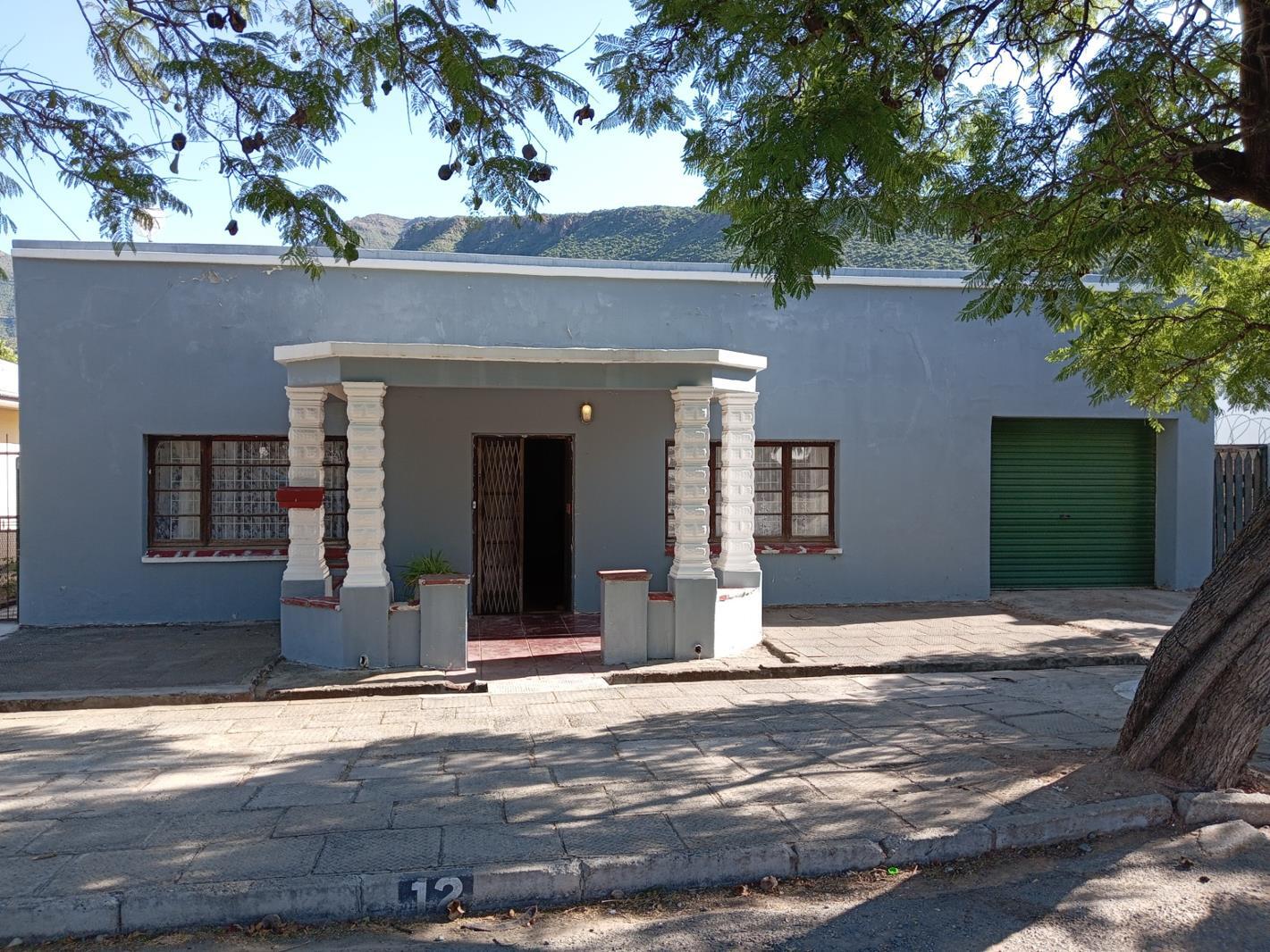 3 Bedroom House in Graaff Reinet