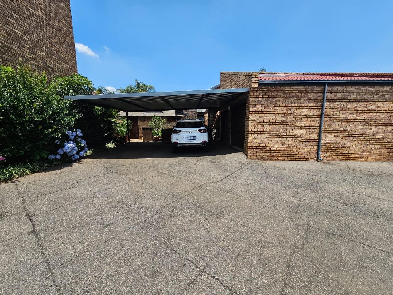 3 Bedroom House in Rooihuiskraal North