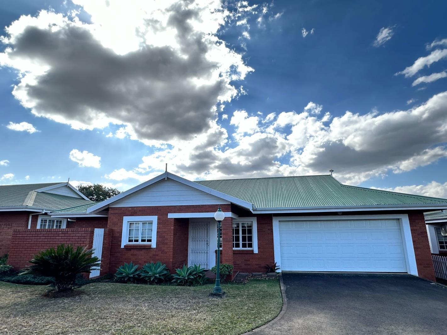 3 Bedroom House in Hayfields