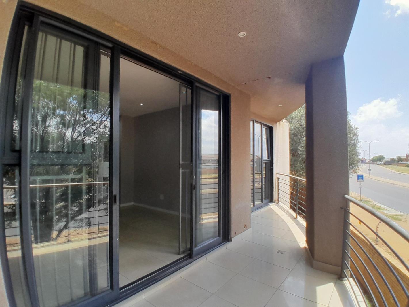 2 Bedroom Apartment in Rooihuiskraal North