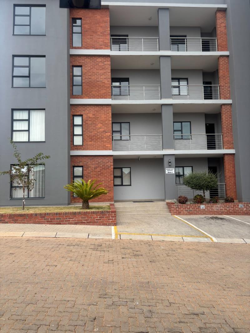 3 Bedroom Apartment in Die Hoewes
