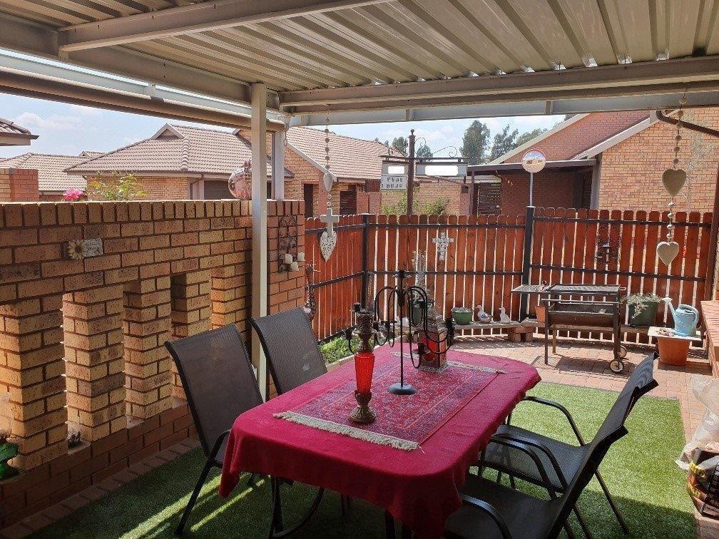 2 Bedroom Simplex in Eldoraigne